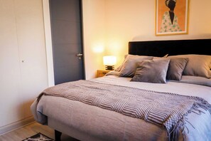 Iron/ironing board, WiFi, bed sheets