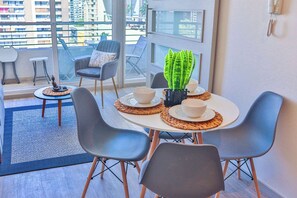 Dining - HOM I Aire Acondicionado Wifi Rapido Gym Metro (Santiago)