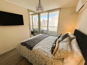 1 bedroom, iron/ironing board, WiFi, bed sheets - HOM I AireAcond Wifi Piscina Gym MetroSanta Isabel (Santiago)