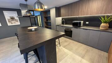 Fridge, microwave, oven, stovetop