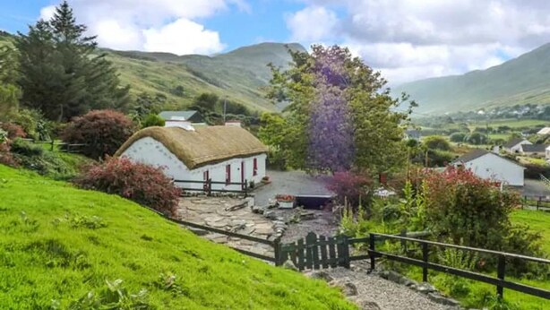 Property grounds - Cottage-sleep5-garden-openfire-hiking (Ardara)