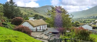 Cottage-sleep5-garden-openfire-hiking