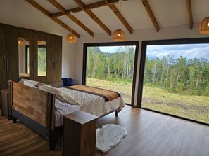 1 bedroom, bed sheets, wheelchair access