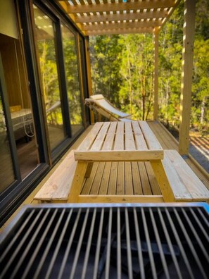 Outdoor dining - OUTSCAPE | Espectacular Cabaña en Lago Chapo con Hot Tub (Puerto Montt)