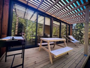 Outdoor dining - OUTSCAPE | Espectacular Cabaña en Lago Chapo con Hot Tub (Puerto Montt)