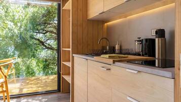 Réfrigérateur, micro-ondes, cafetiÚre/bouilloire