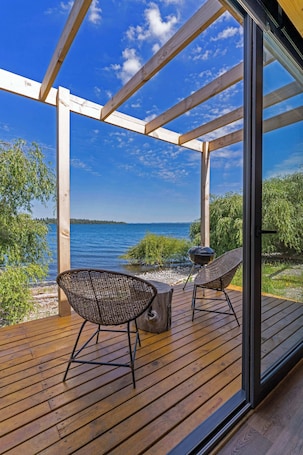 Terrace/patio. Outscape l Relax l Aventura l Lago l Kayaks