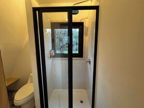 Douche, serviettes fournies