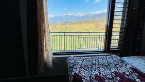 Exterior - Let's Take it Easy Bir (Jogindarnagar)