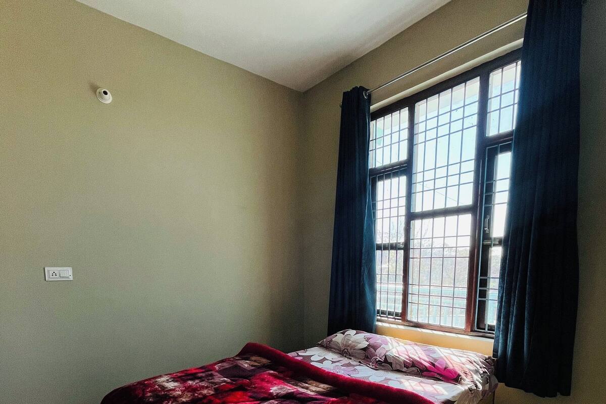 Economy Studio, Balcony, Mountain View | Desk, laptop workspace, WiFi (free)