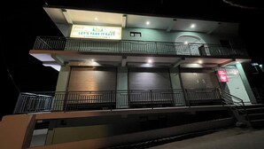 Front of property - evening/night - Let's Take it Easy Bir (Jogindarnagar)