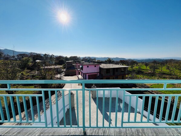 Deluxe Double Room, Balcony, Mountain View | Terrace/patio - Let's Take it Easy Bir (Jogindarnagar)