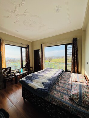 Deluxe Double Room, Balcony, Mountain View | Desk, laptop workspace, free WiFi - Let's Take it Easy Bir (Jogindarnagar)