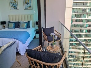 1 habitación, escritorio, tabla de planchar con plancha y wifi 