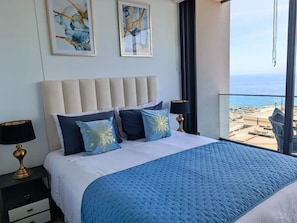 1 bedroom, desk, iron/ironing board, WiFi