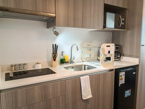 Frigorífic, microones, forn i placa de cuina 