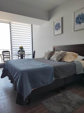 1 bedroom, desk, iron/ironing board, WiFi