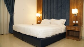 Verduisterende gordijnen, een strijkplank/strijkijzer, gratis wifi