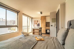 Bureau, fer et planche à repasser, Wi-Fi, draps fournis