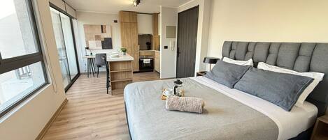 Desk, iron/ironing board, WiFi, bed sheets