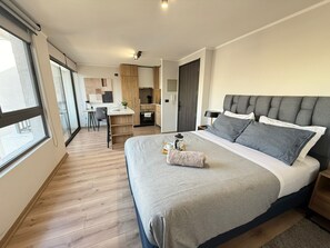 Desk, iron/ironing board, WiFi, bed sheets