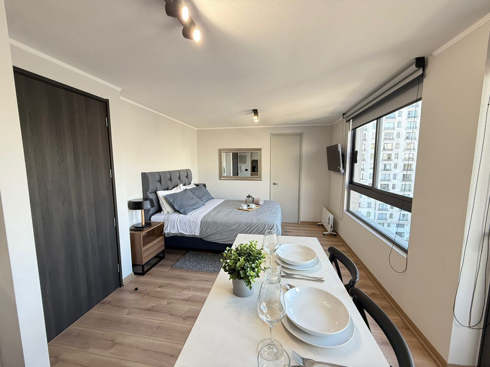 Desk, iron/ironing board, WiFi, bed sheets