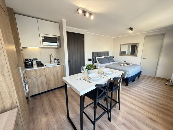 Desk, iron/ironing board, WiFi, bed sheets