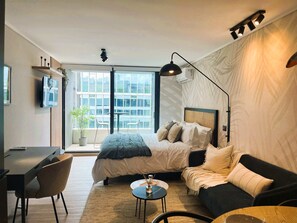 Iron/ironing board, WiFi, bed sheets