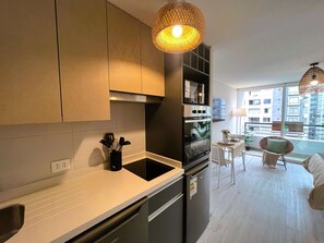 Fridge, microwave, oven, stovetop - HOM I Gimnasio, Aire Acondicionado, Terraza, Wifi (Santiago)