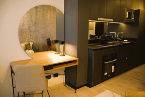 Fridge, microwave, stovetop, coffee/tea maker - HOM ELITE I Exclusive Suite in Las Condes - Parking/AC (Las Condes)