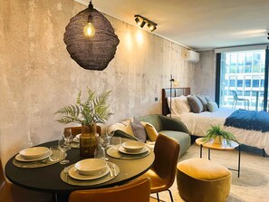 Dining - HOM ELITE | Suite Las Condes | Parking | AC | WiFi (Las Condes)