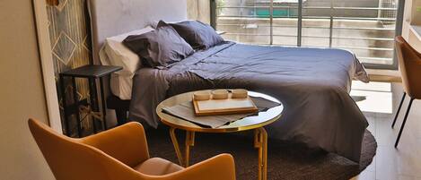 Iron/ironing board, WiFi, bed sheets