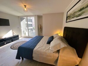 WiFi, bed sheets