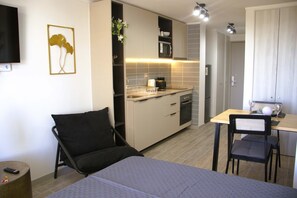 1 bedroom, desk, iron/ironing board, WiFi