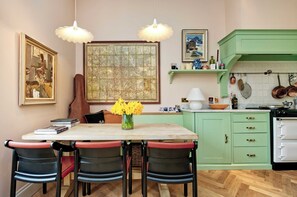 Apartment (2 Bedrooms) | Front of property