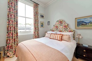 2 bedrooms, laptop workspace, iron/ironing board, bed sheets - Charming 2 Bedroom 2 Bathroom, Notting Hill (London)