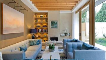 House (5 Bedrooms) | Front of property