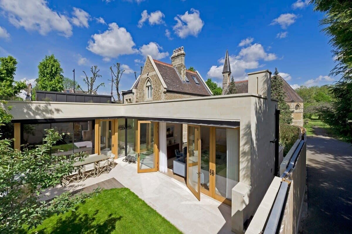 House (5 Bedrooms) | Interior