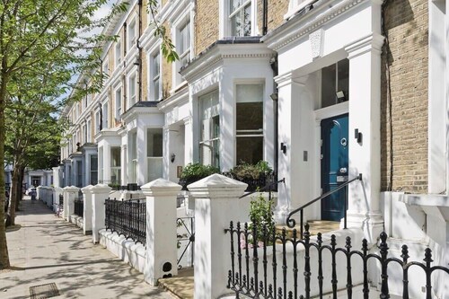 Gorgeous & Grand 5 Bed House, Holland Park