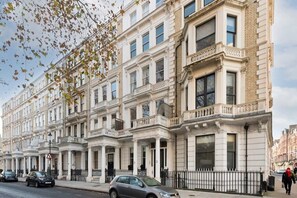 Apartment (3 Bedrooms) | Interior - Colourful 3 Bed Kensington Garden Flat (London)