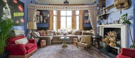 House (5 Bedrooms) | Front of property