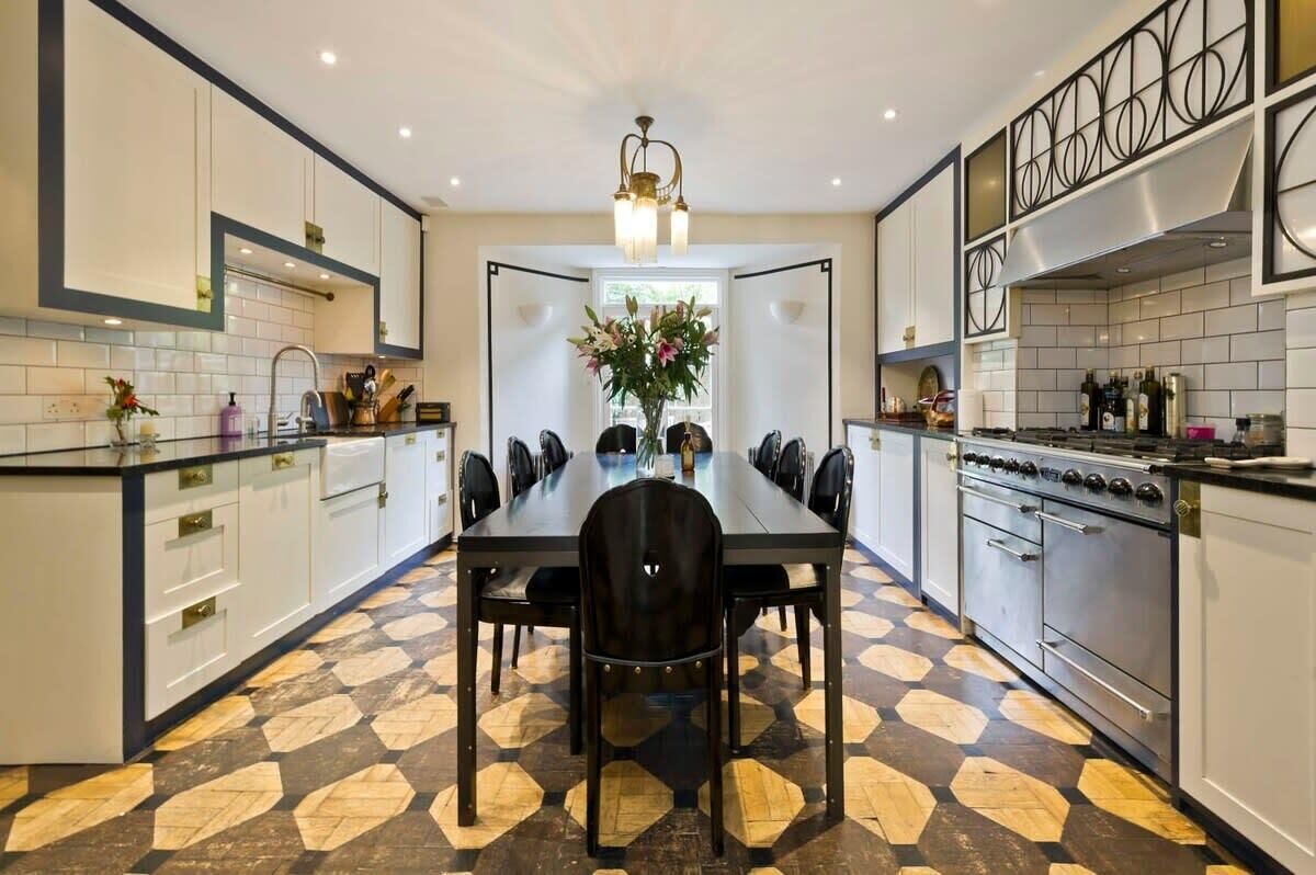 House (5 Bedrooms) | Interior