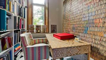 House (5 Bedrooms) | Interior