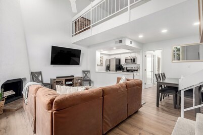 Exceptional community! Biltmore/Arcadia location. Impeccable! King & Queen bed!