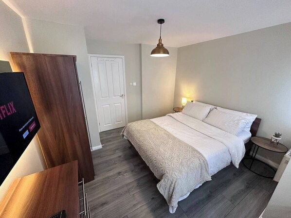 2 bedrooms, iron/ironing board, free WiFi, bed sheets