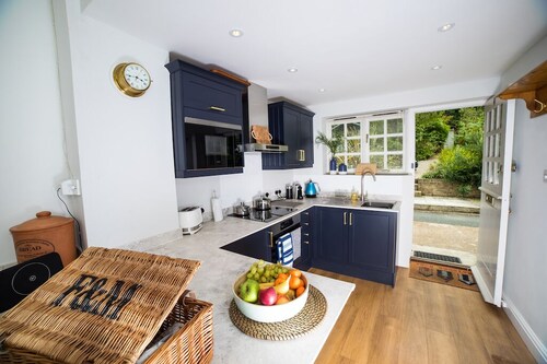 Fabulous Coastal Cottage on the Edge of a Woodland Nature Reserve, Yarmouth IOW