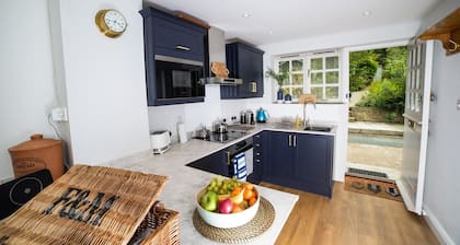 Fabulous Coastal Cottage on the Edge of a Woodland Nature Reserve, Yarmouth IOW