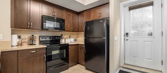 The Grande 1BD 1BA - Full Kitchen Guest Suite