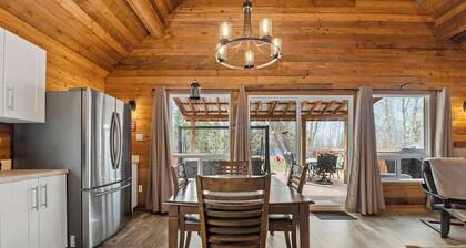 Lake Vibes 3 BD 1 BA Cottage steps from the Lake