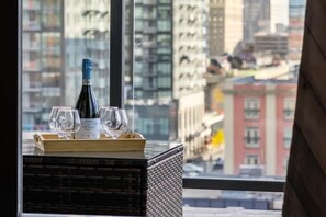 Interior - Miso 2 BD - Skyline View, Patio, Gym, Pool & AC (Calgary)